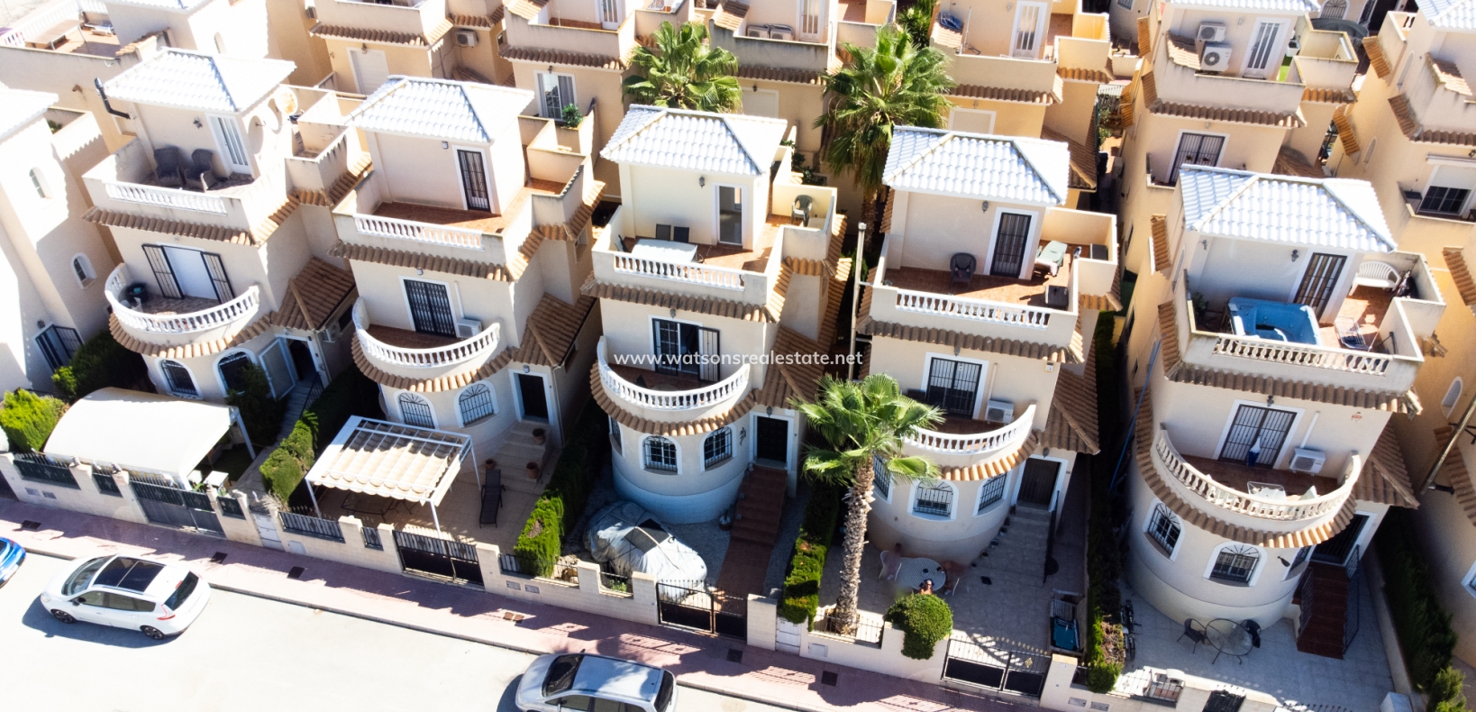 Resale - Fristaende Villa - Urb. El Oasis - La Marina