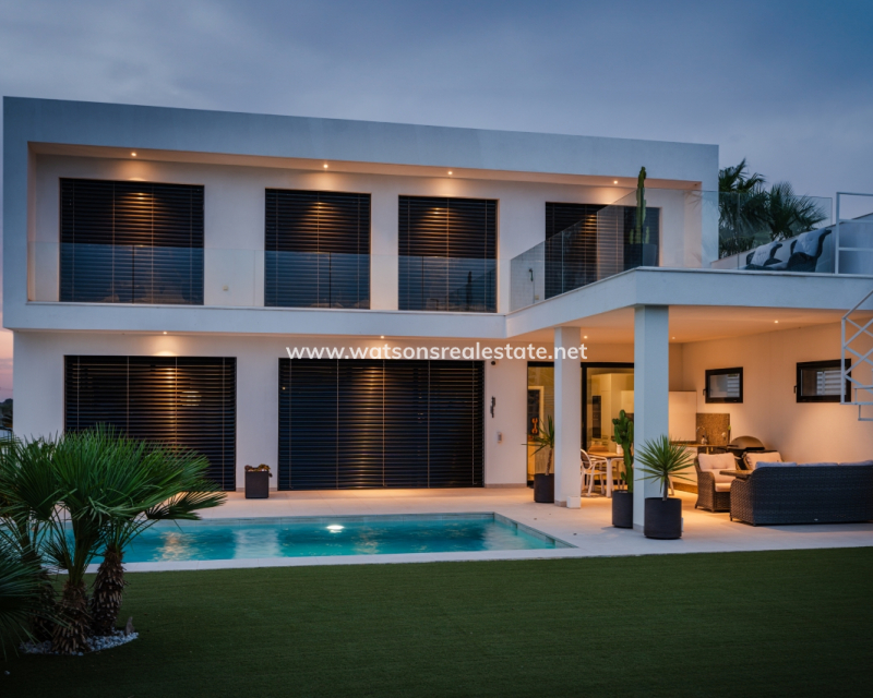 Resale - Fristaende Villa - Urb. La Marina