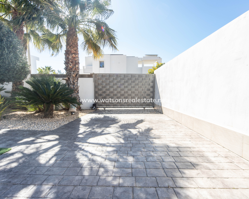 Resale - Fristaende Villa - Urb. La Marina