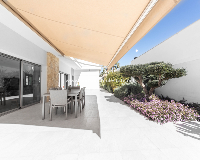Resale - Fristaende Villa - Urb. La Marina