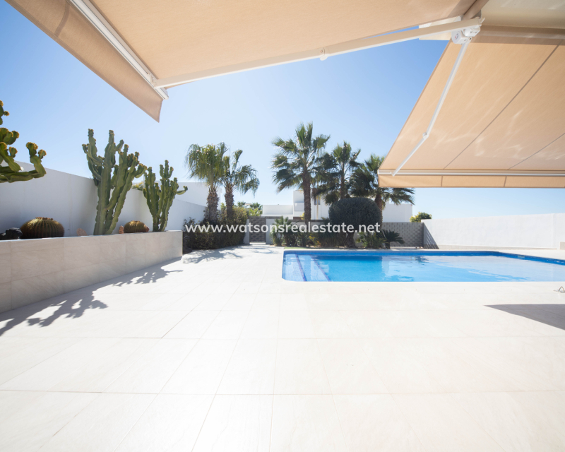 Resale - Fristaende Villa - Urb. La Marina