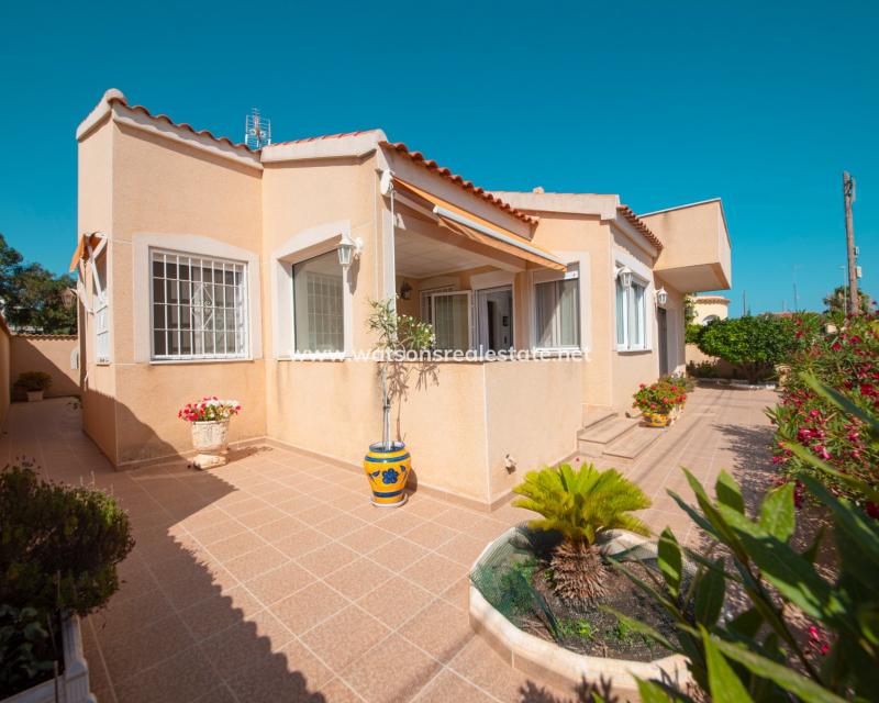 Resale - Fristaende Villa - Urb. La Marina
