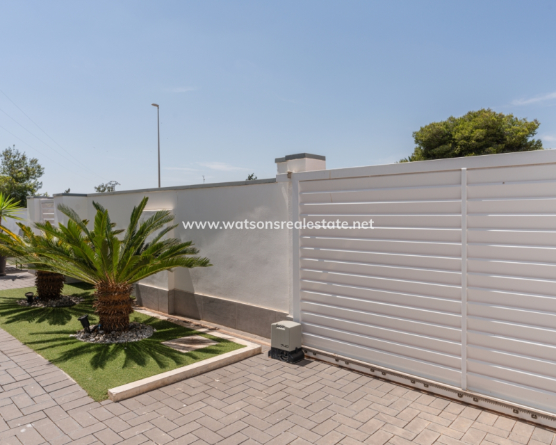 Resale - Fristaende Villa - Urb. La Marina