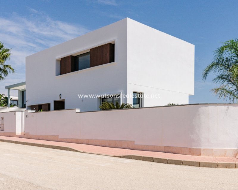 Resale - Fristaende Villa - Urb. La Marina