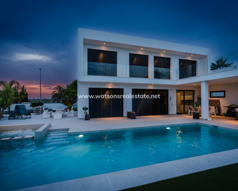 Resale - Fristaende Villa - Urb. La Marina