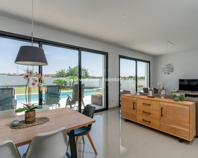 Resale - Fristaende Villa - Urb. La Marina