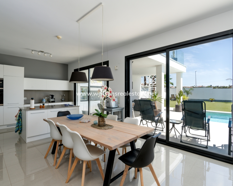 Resale - Fristaende Villa - Urb. La Marina