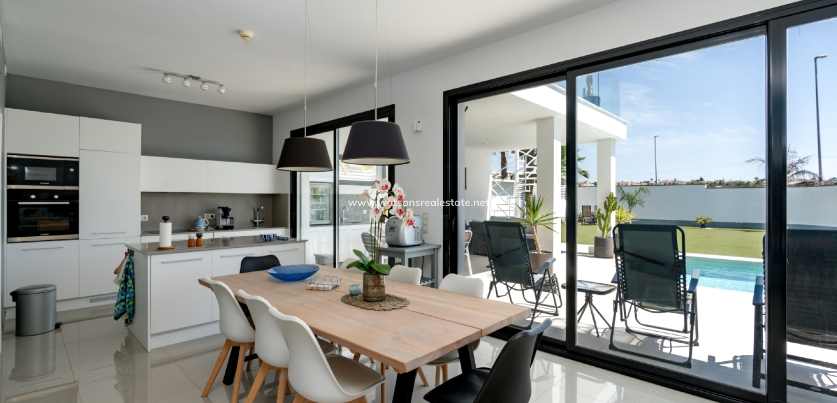 Resale - Fristaende Villa - Urb. La Marina
