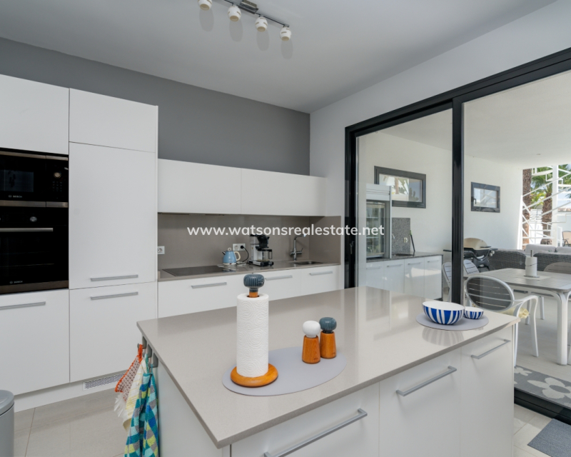 Resale - Fristaende Villa - Urb. La Marina