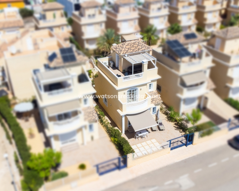 Resale - Fristaende Villa - Urb. La Marina