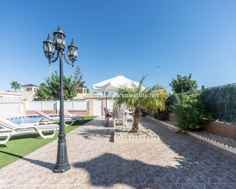 Resale - Fristaende Villa - Urb. La Marina