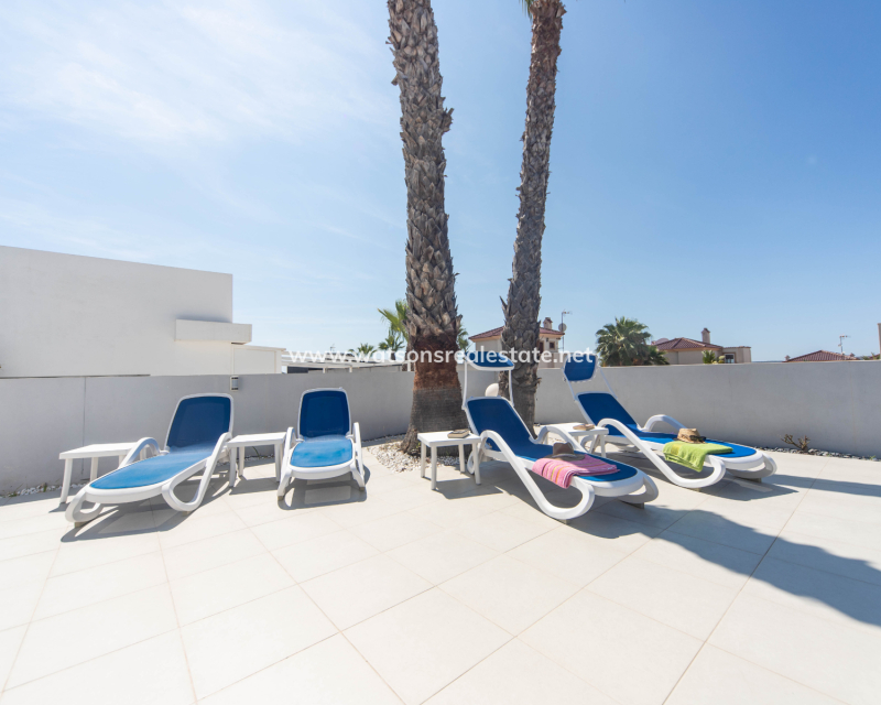 Resale - Fristaende Villa - Urb. La Marina