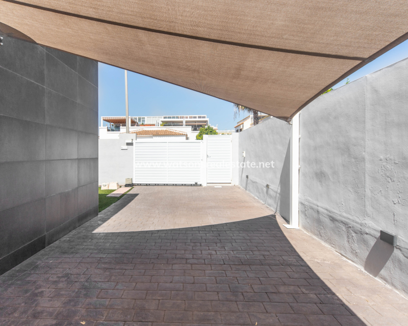 Resale - Fristaende Villa - Urb. La Marina