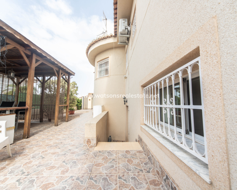 Resale - Fristaende Villa - Urb. La Marina