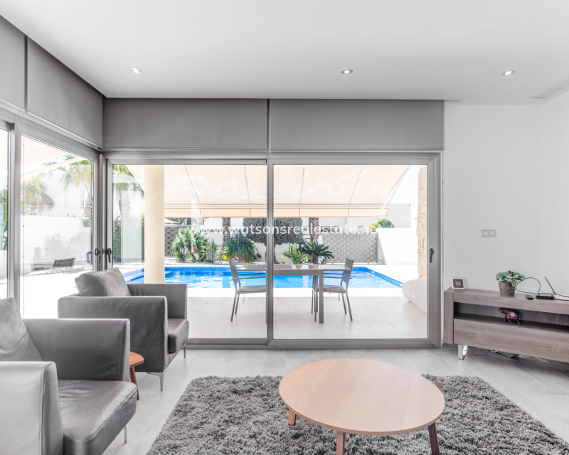 Resale - Fristaende Villa - Urb. La Marina
