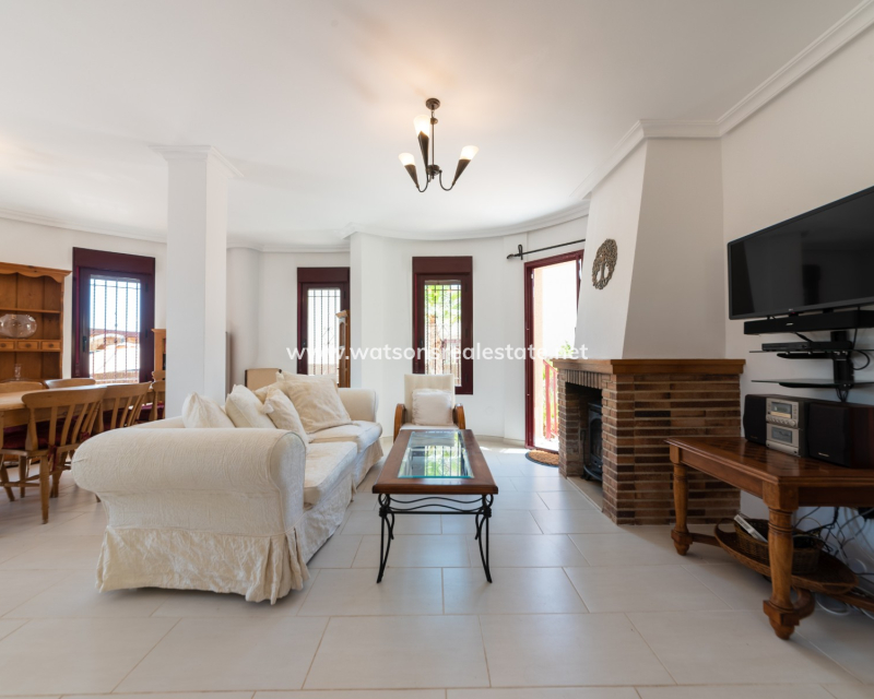 Resale - Fristaende Villa - Urb. La Marina