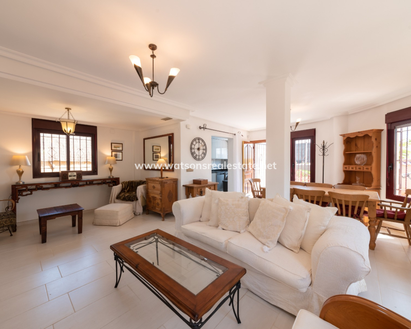 Resale - Fristaende Villa - Urb. La Marina