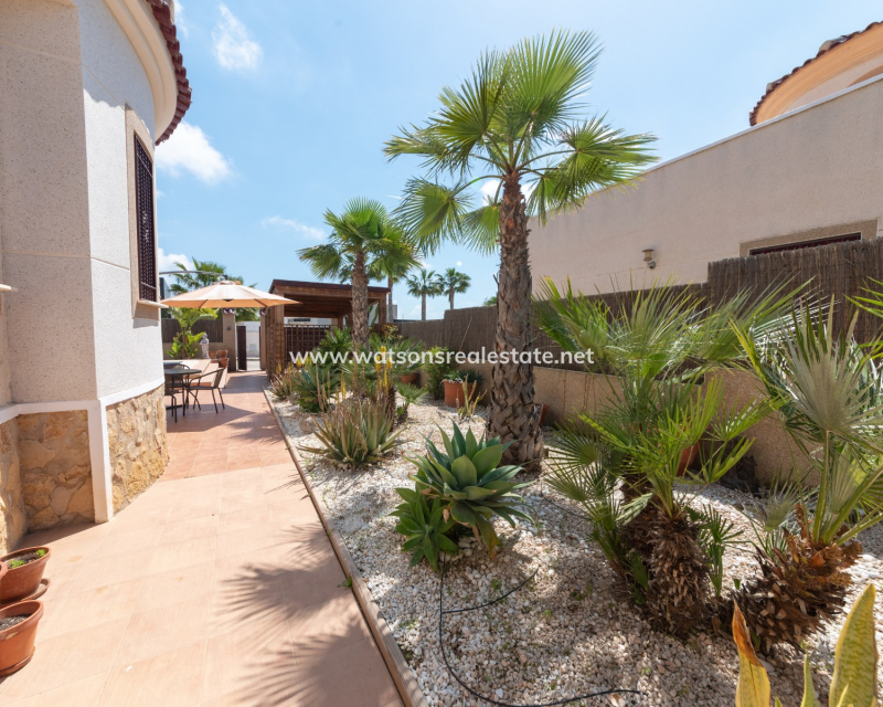 Resale - Fristaende Villa - Urb. La Marina