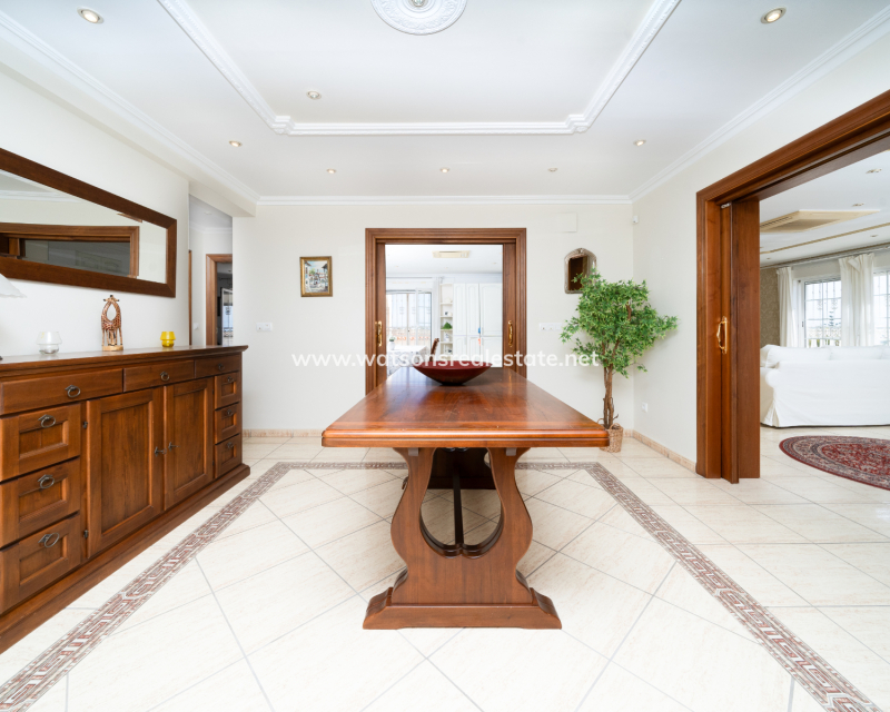 Resale - Fristaende Villa - Urb. La Marina