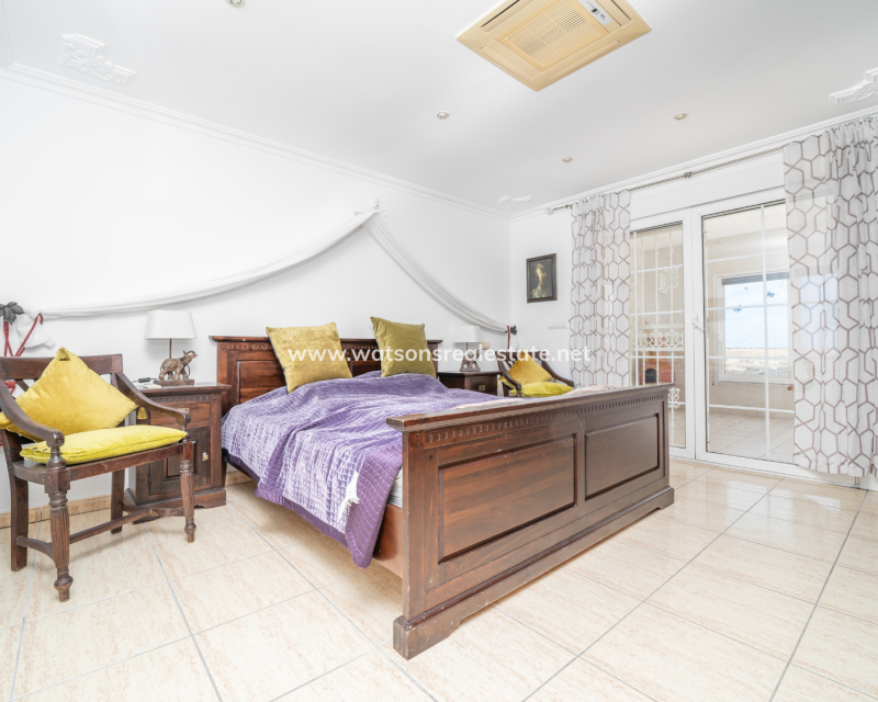 Resale - Fristaende Villa - Urb. La Marina