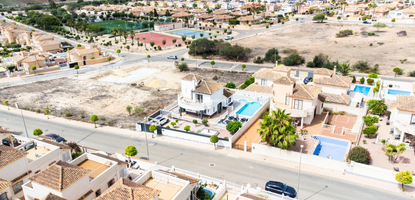 Resale - Fristaende Villa - Urb. La Marina