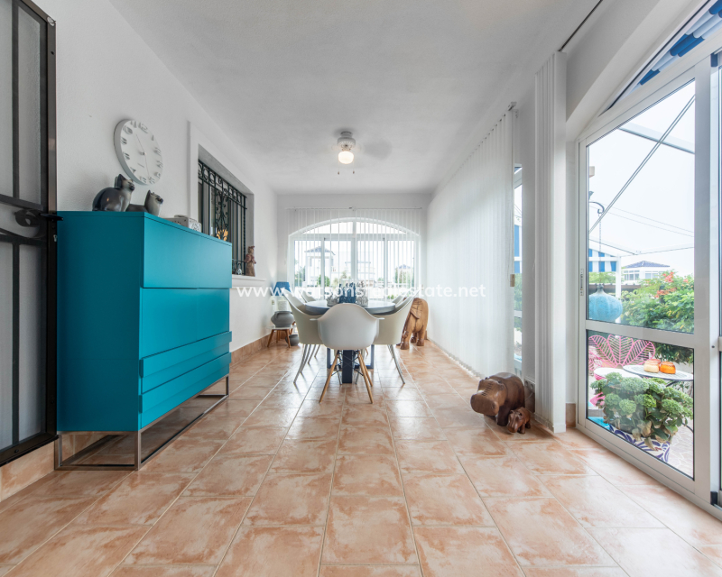 Resale - Fristaende Villa - Urb. La Marina