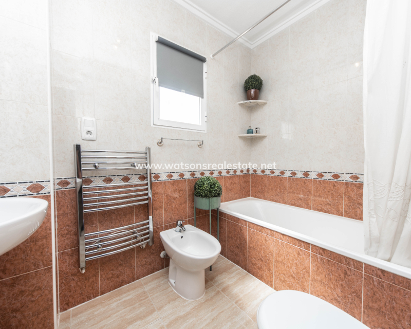 Resale - Fristaende Villa - Urb. La Marina