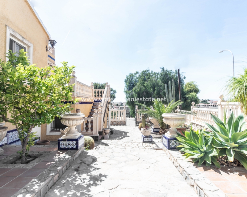 Resale - Fristaende Villa - Urb. La Marina