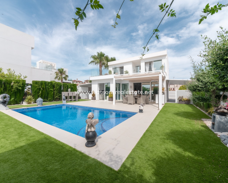 Resale - Fristaende Villa - Urb. La Marina