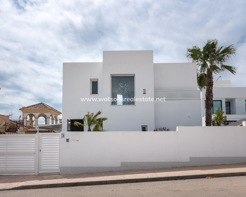 Resale - Fristaende Villa - Urb. La Marina