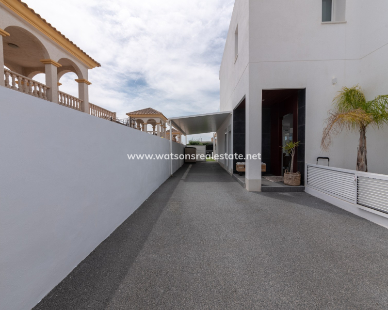Resale - Fristaende Villa - Urb. La Marina