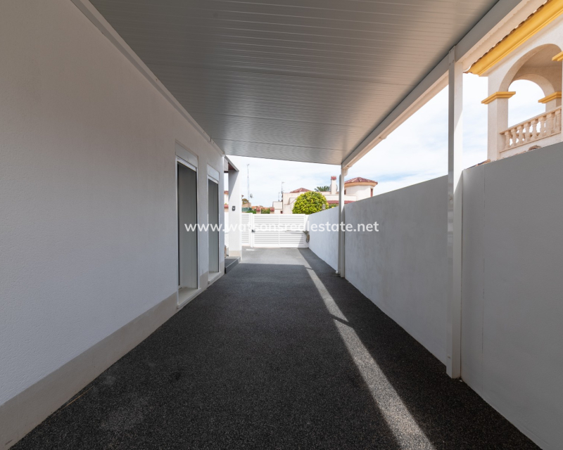 Resale - Fristaende Villa - Urb. La Marina