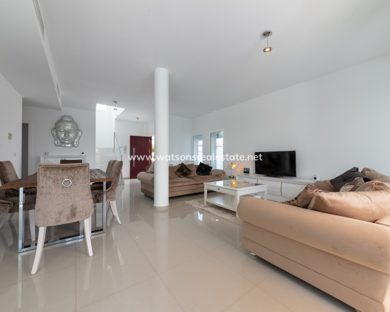 Resale - Fristaende Villa - Urb. La Marina