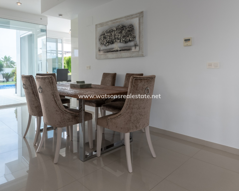 Resale - Fristaende Villa - Urb. La Marina