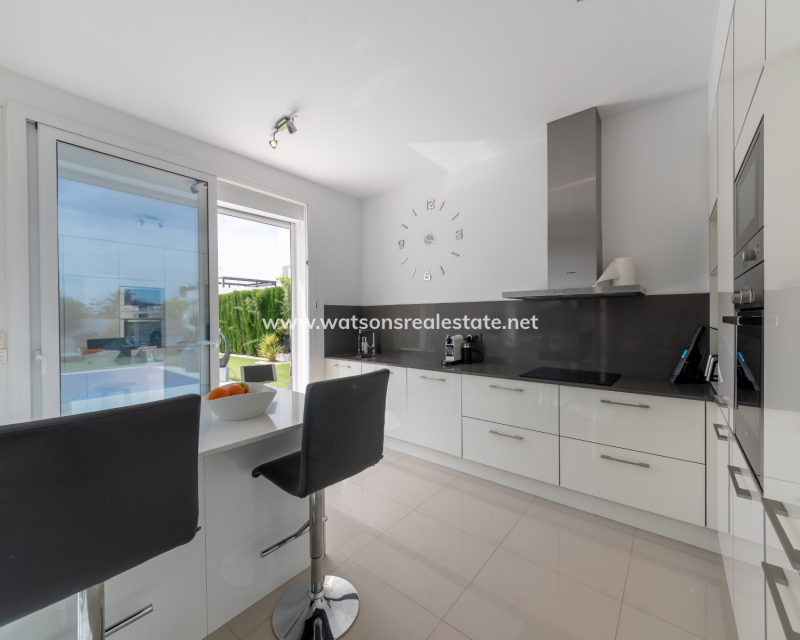 Resale - Fristaende Villa - Urb. La Marina