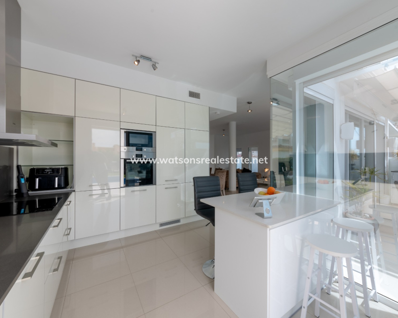 Resale - Fristaende Villa - Urb. La Marina