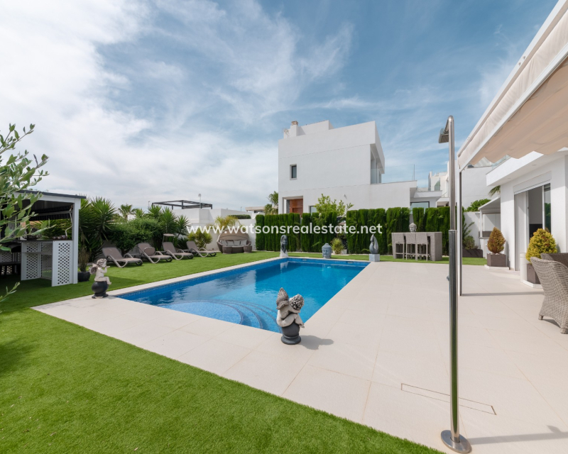 Resale - Fristaende Villa - Urb. La Marina