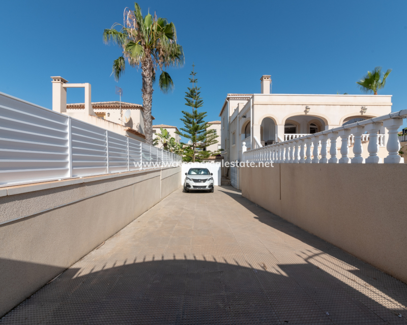 Resale - Fristaende Villa - Urb. La Marina