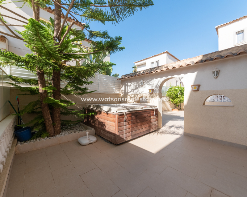 Resale - Fristaende Villa - Urb. La Marina