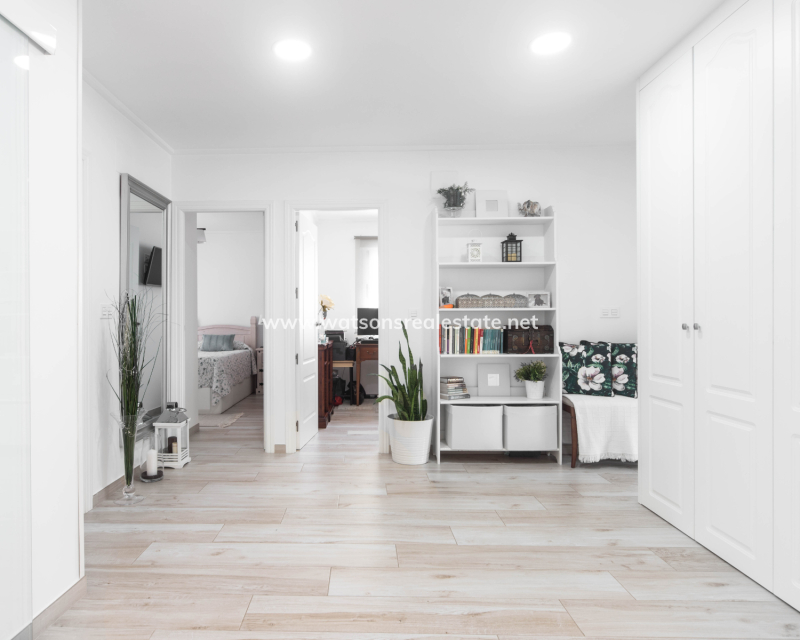 Resale - Fristaende Villa - Urb. La Marina