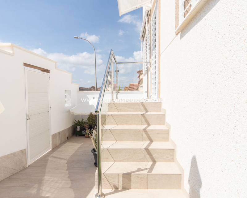 Resale - Fristaende Villa - Urb. La Marina