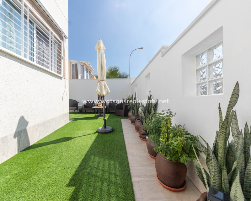 Resale - Fristaende Villa - Urb. La Marina