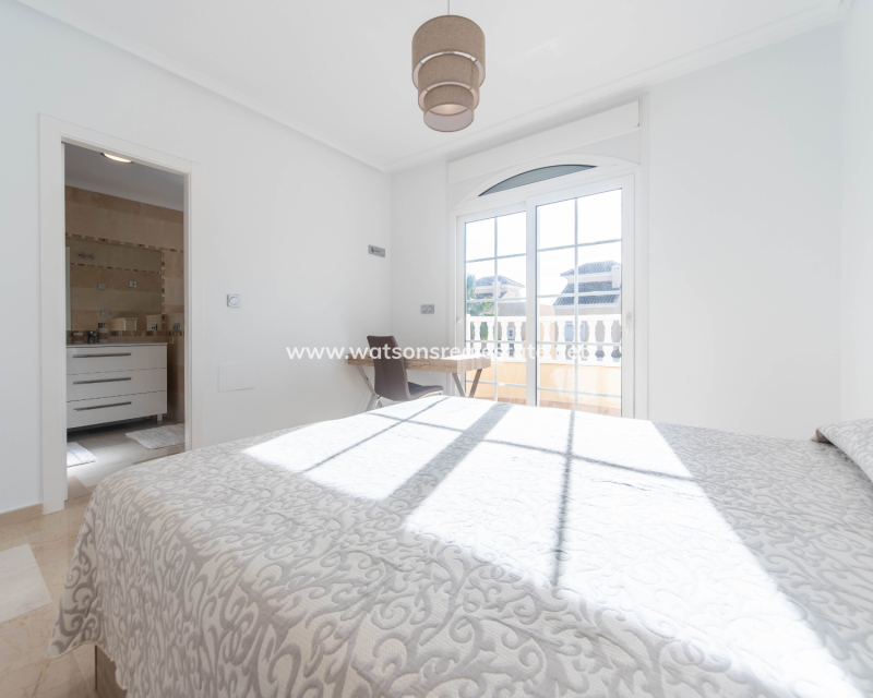 Resale - Fristaende Villa - Urb. La Marina