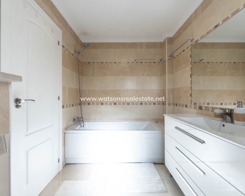 Resale - Fristaende Villa - Urb. La Marina