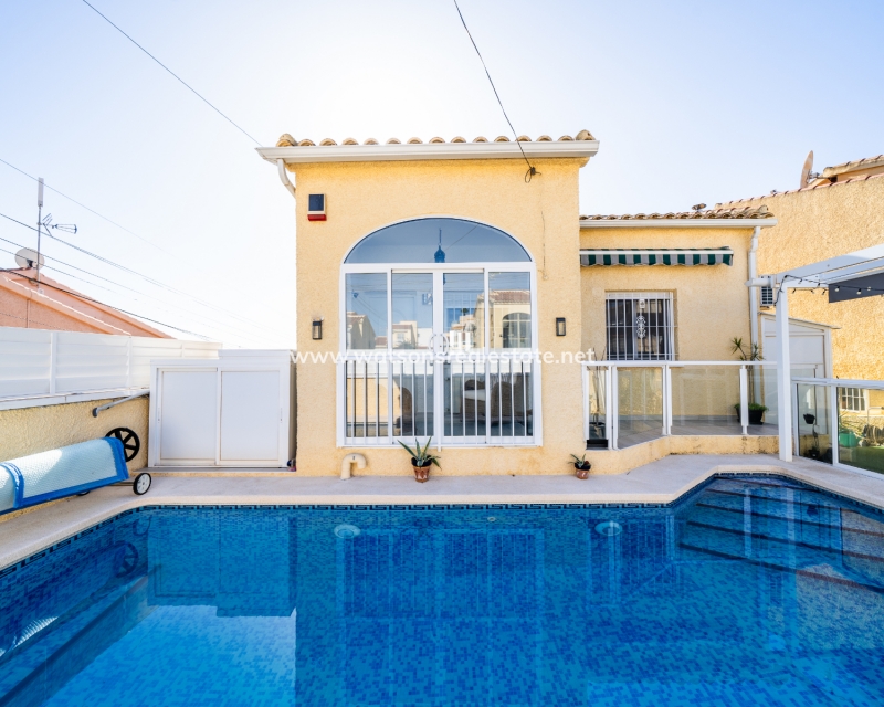 Resale - Fristaende Villa - Urb. La Marina