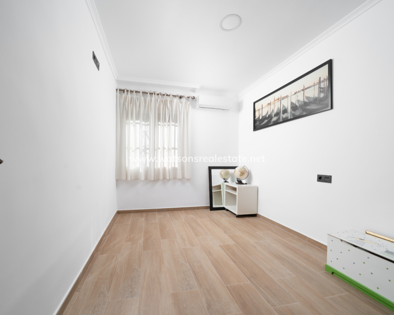 Resale - Fristaende Villa - Urb. La Marina