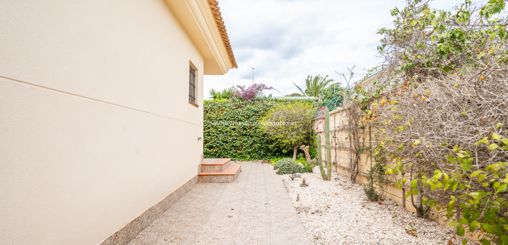 Resale - Fristaende Villa - Urb. La Marina