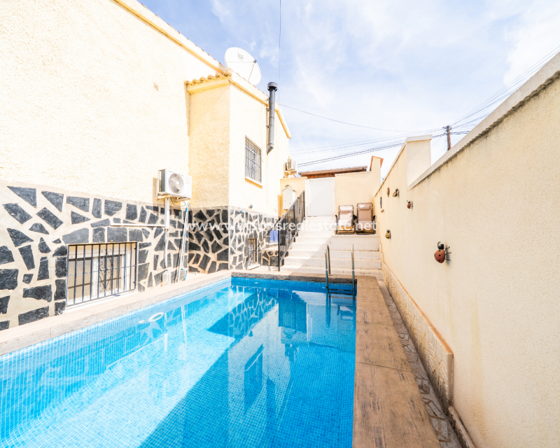 Resale - Fristaende Villa - Urb. La Marina