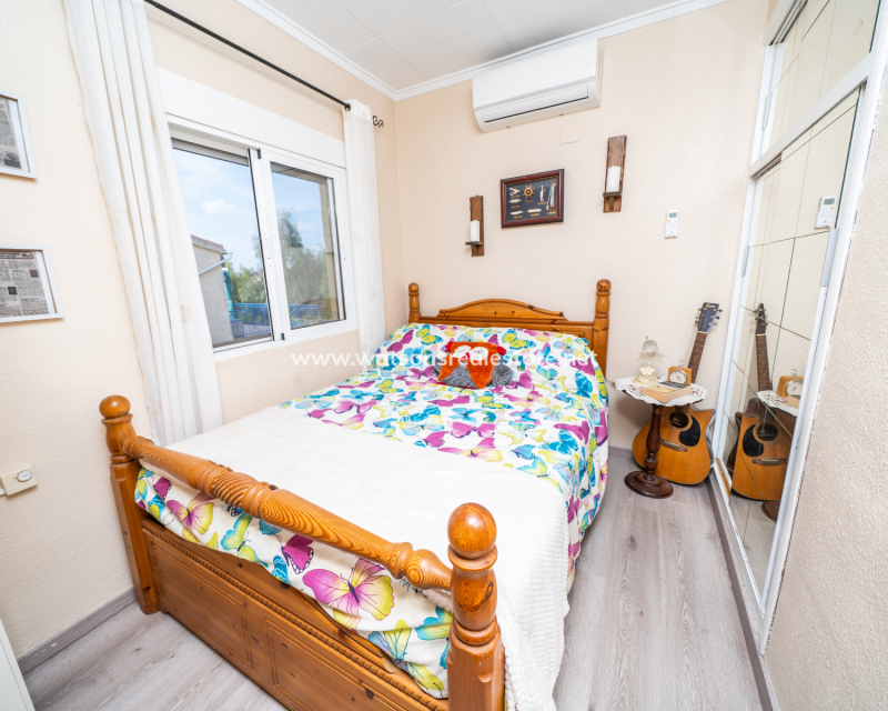 Resale - Fristaende Villa - Urb. La Marina