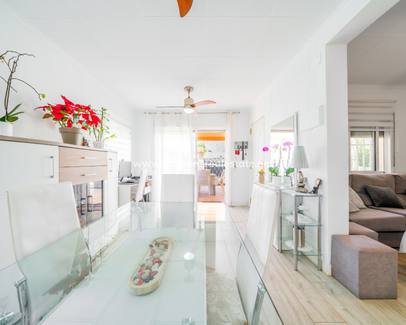 Resale - Fristaende Villa - Urb. La Marina